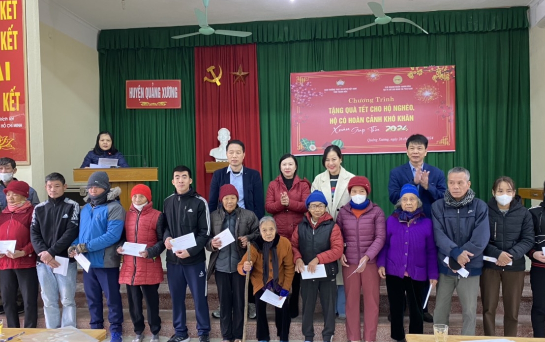 Trao tặng 1.800 suất quà Tết của CLB Doanh nhân Thanh Hóa tại TP Hồ Chí Minh và phía Nam cho các gia đình có hoàn cảnh khó khăn, trẻ mồ côi và bệnh nhân tâm thần trên địa bàn tỉnh.