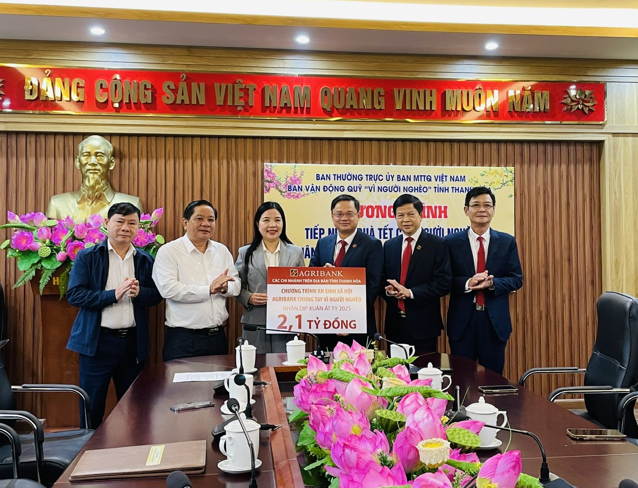 Ngân hàng Agribank các chi nhánh Thanh Hóa hỗ trợ quà Tết cho người nghèo 